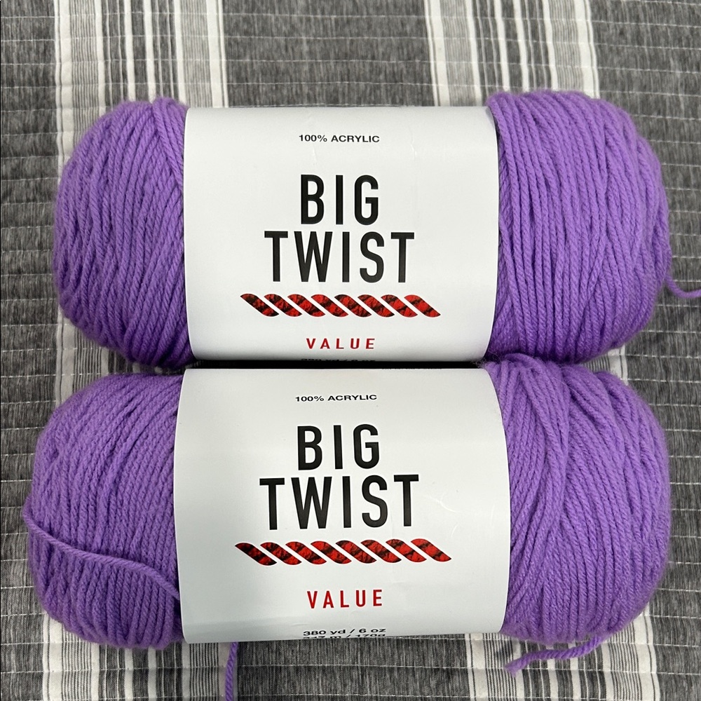 Big Twist value lilac Yarn 2 skeins